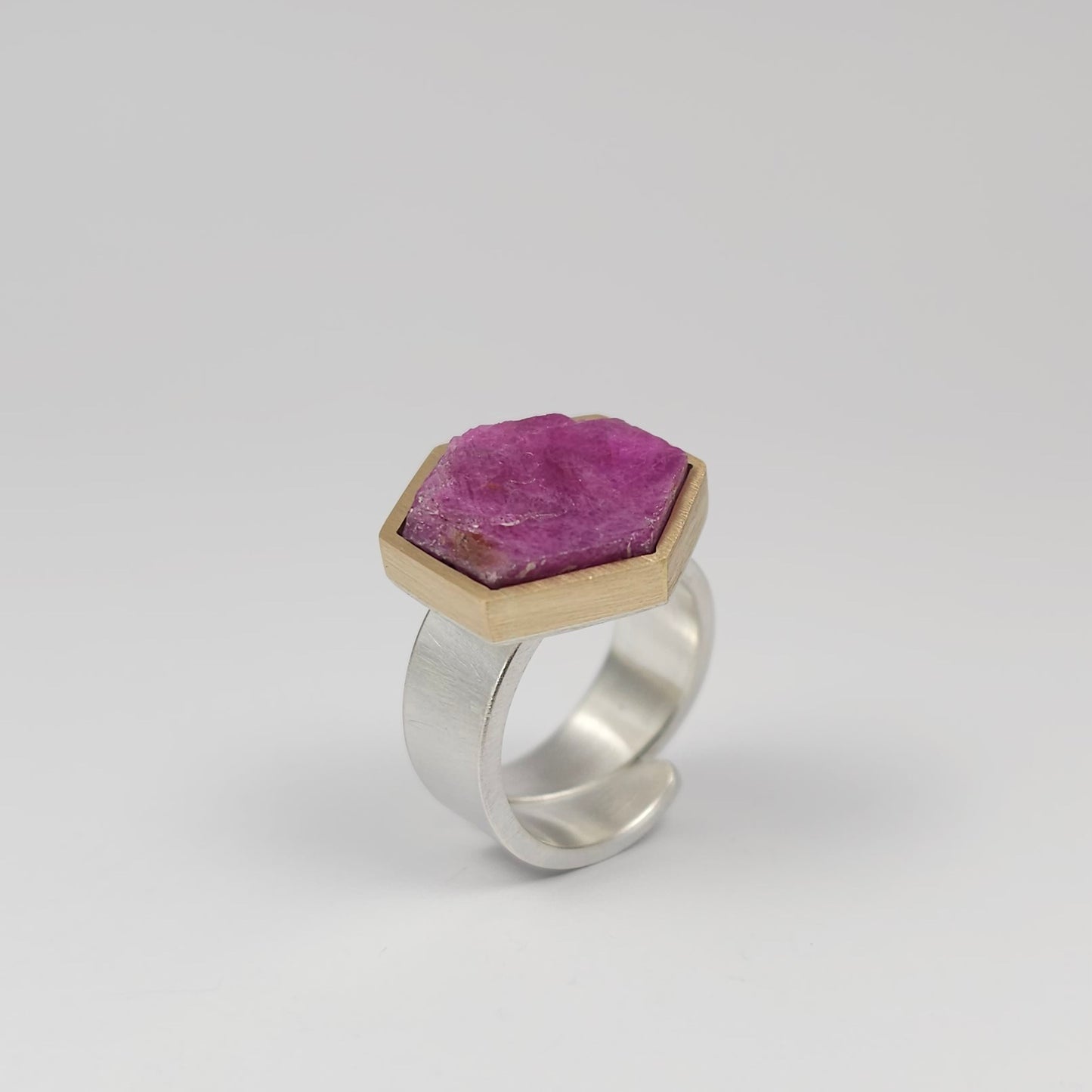 Rough ruby ring. QO