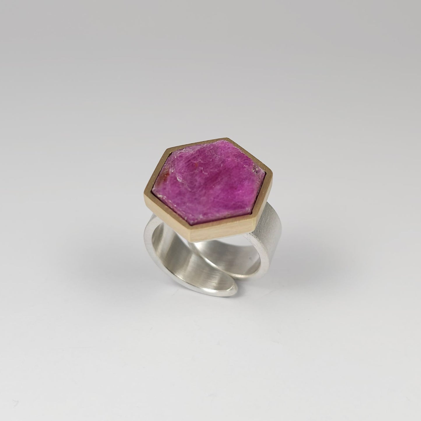 Rough ruby ring. QO