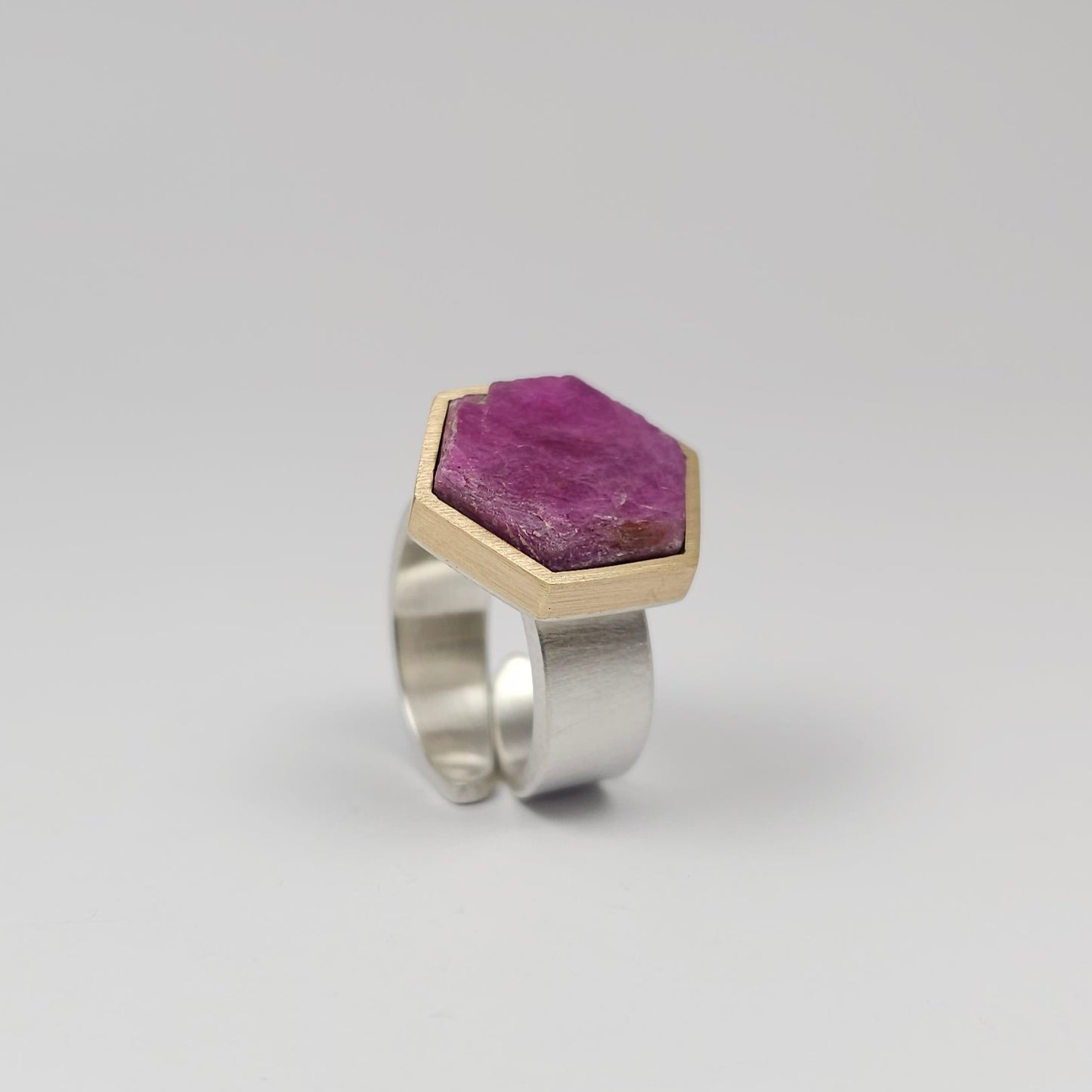 Rough ruby ring. QO