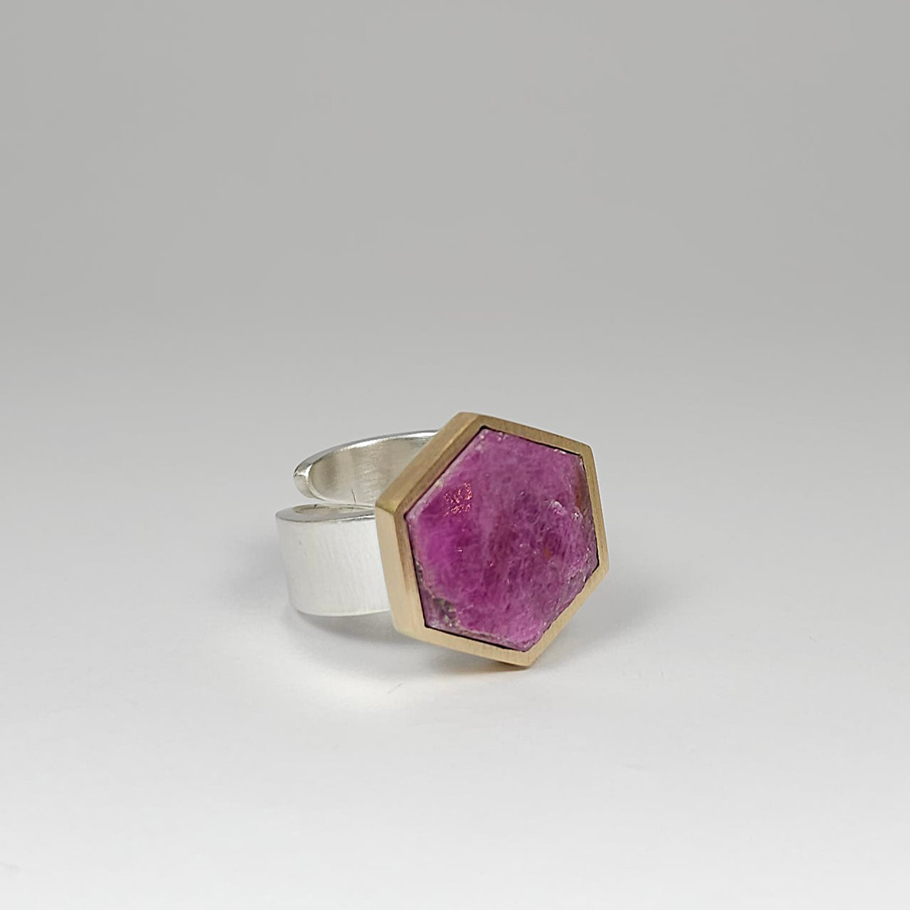 Rough ruby ring. QO