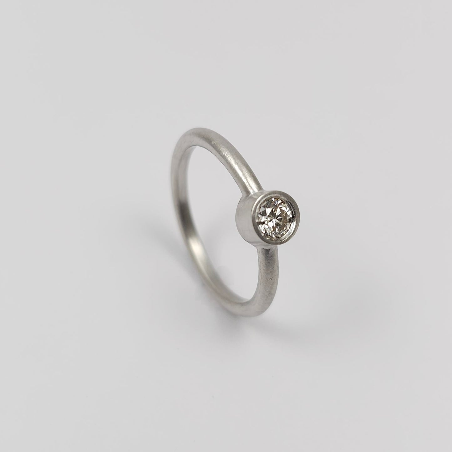 Solitaire ring 020