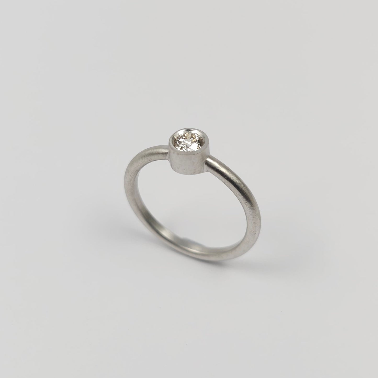 Solitaire ring 020