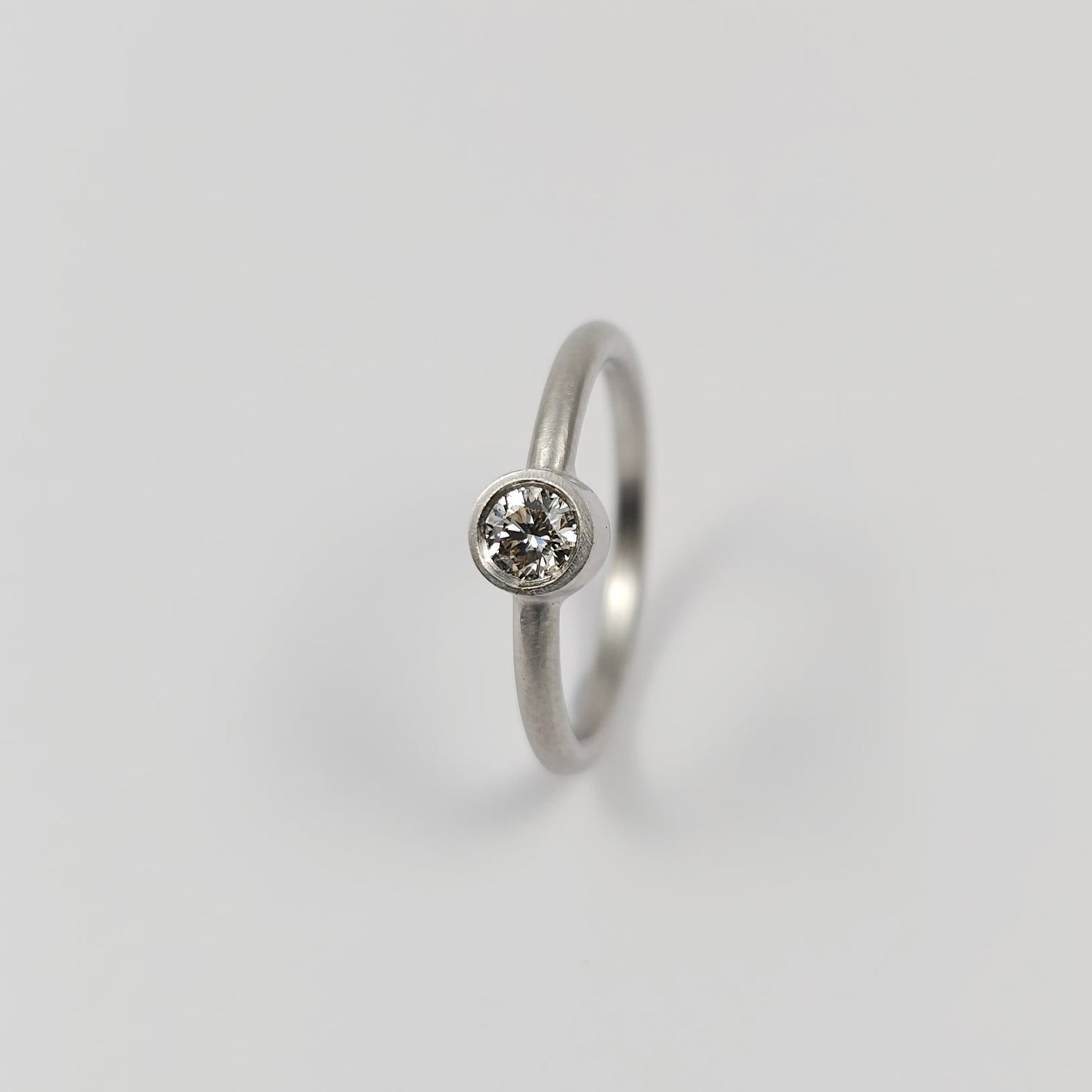 Solitaire ring 020